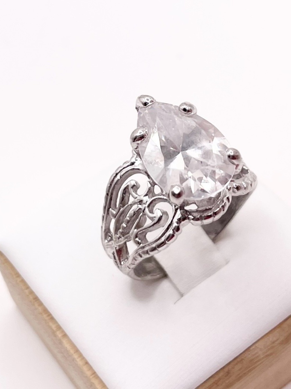 Size. 8 Sterling Silver Pear-Cut Clear CZ Statement Ring - Picture 6 of 11